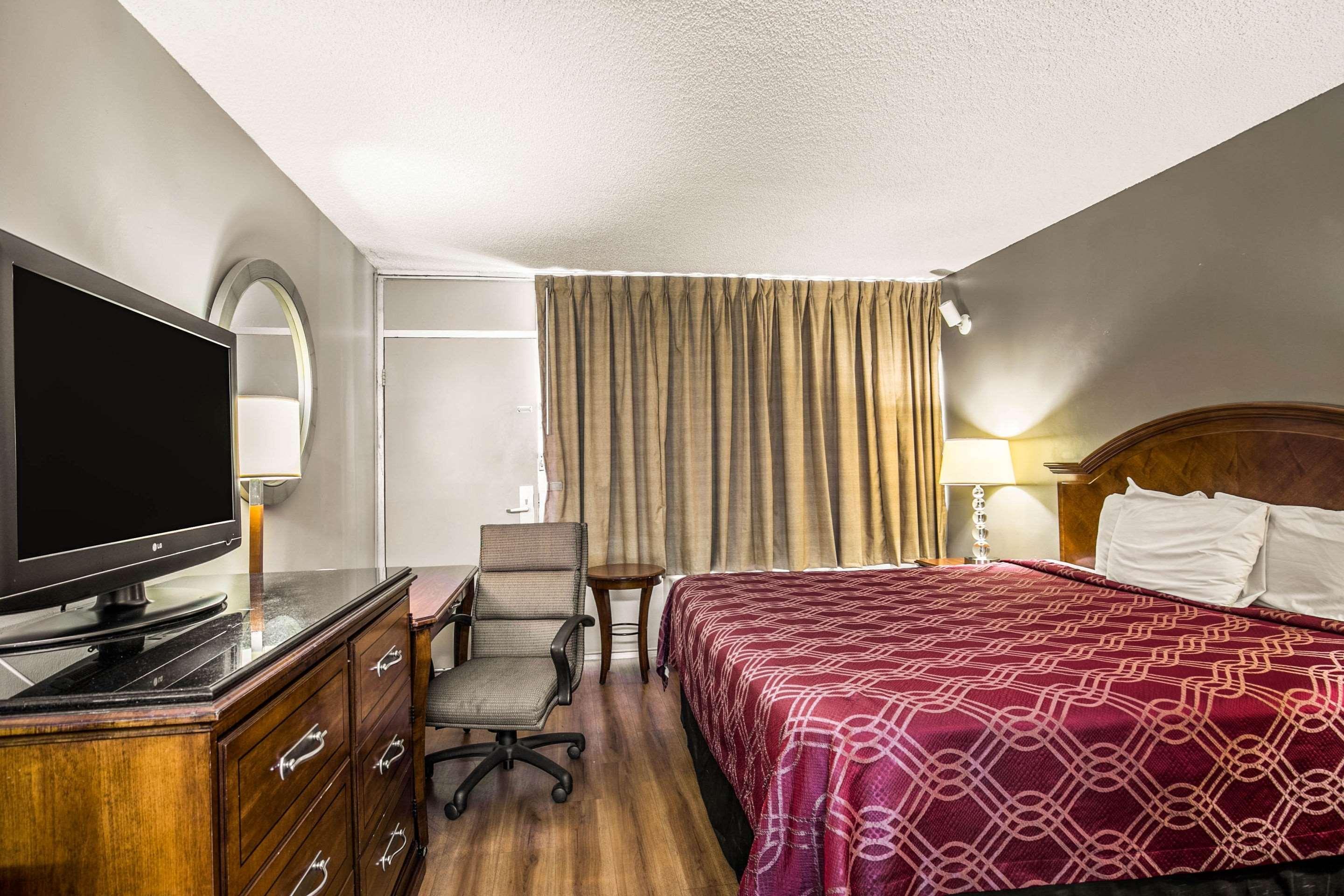 Econo Lodge North Tallahassee Bagian luar foto