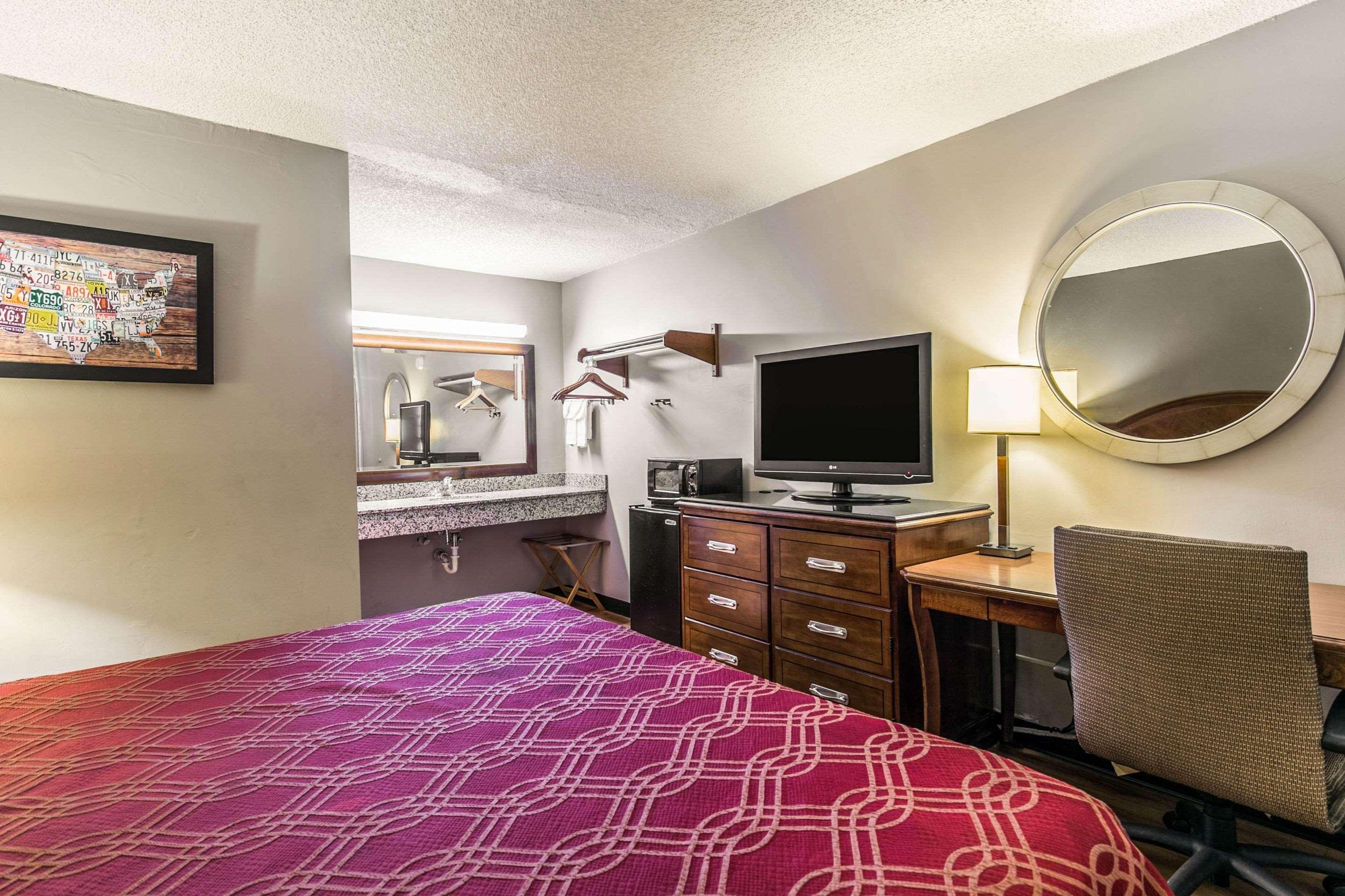 Econo Lodge North Tallahassee Bagian luar foto