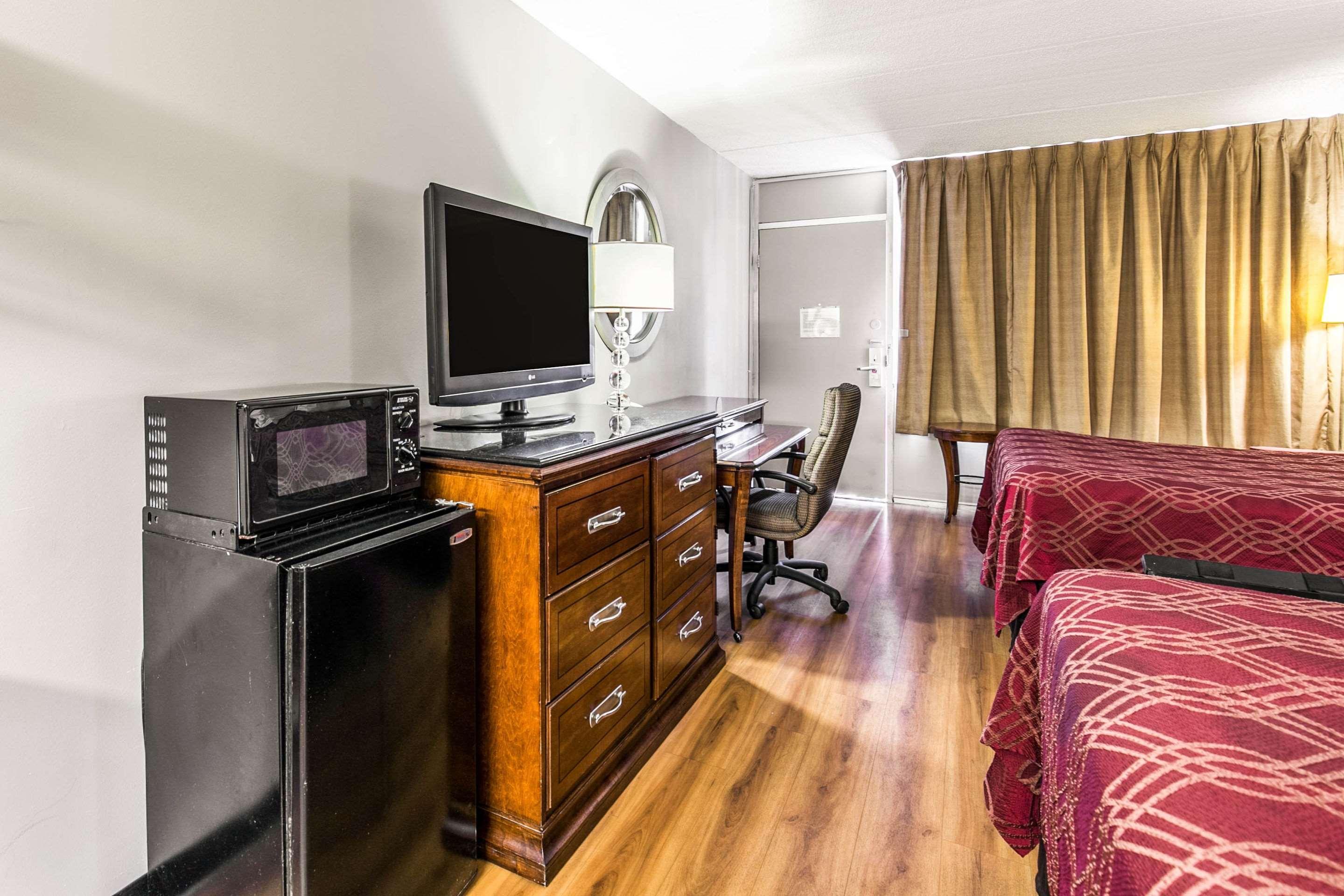 Econo Lodge North Tallahassee Bagian luar foto